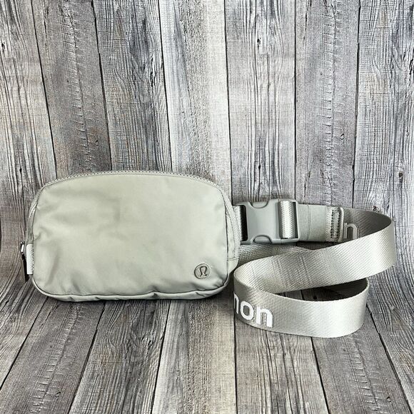 Lululemon Everywhere Womens Belt Bag Gray - Picture 1 of 10